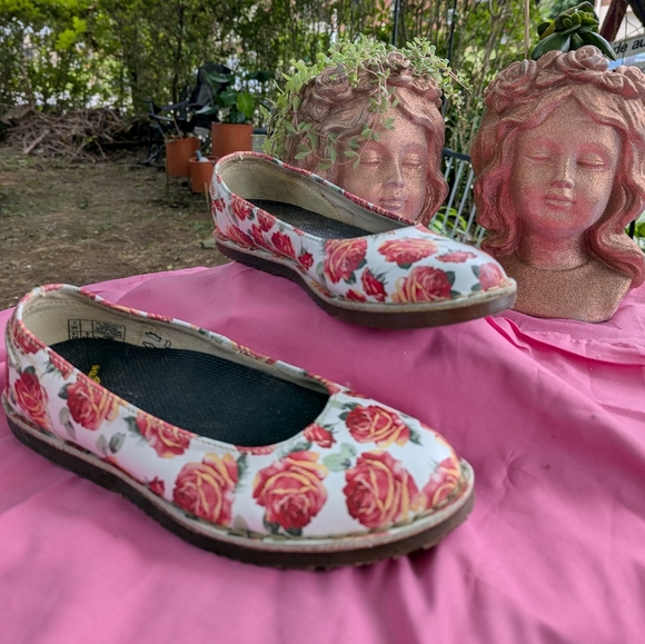 EUC 🌹DR MARTENS🌹CHRISTINA all leather 🫶 US 🫶 very HTF!💘 DM